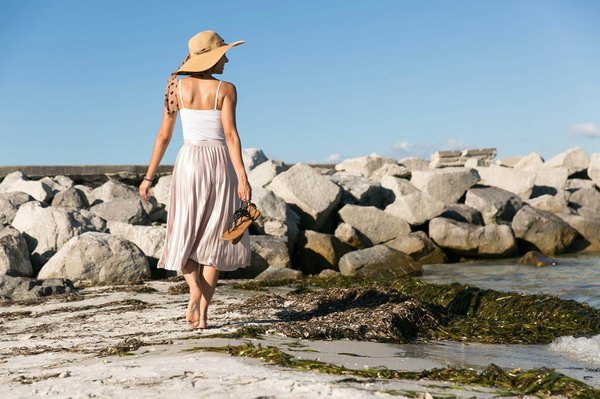 How to choose the right type of maxi dress for a beach vacation?
