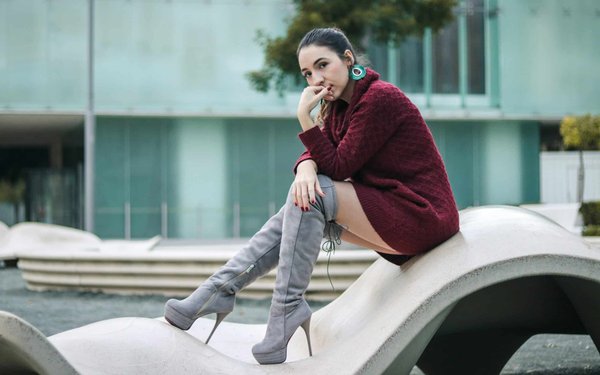 How to choose the right type of knee-high boots for your outfit?